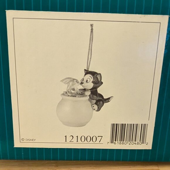 WDCC Figaro and Cleo ornament "Purrfect Kiss" from Pinocchio new in Box with COA - Picture 12 of 12